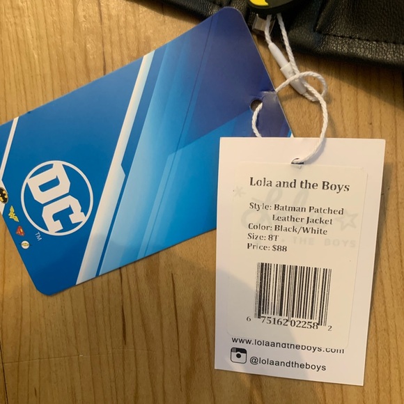 Batman Patched Leather Jacket. Boys size 8. New with tags! - Picture 5 of 11